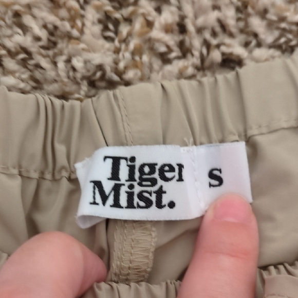 Tiger Mist beige trinity cargo low rise parachute pants - Picture 7 of 15